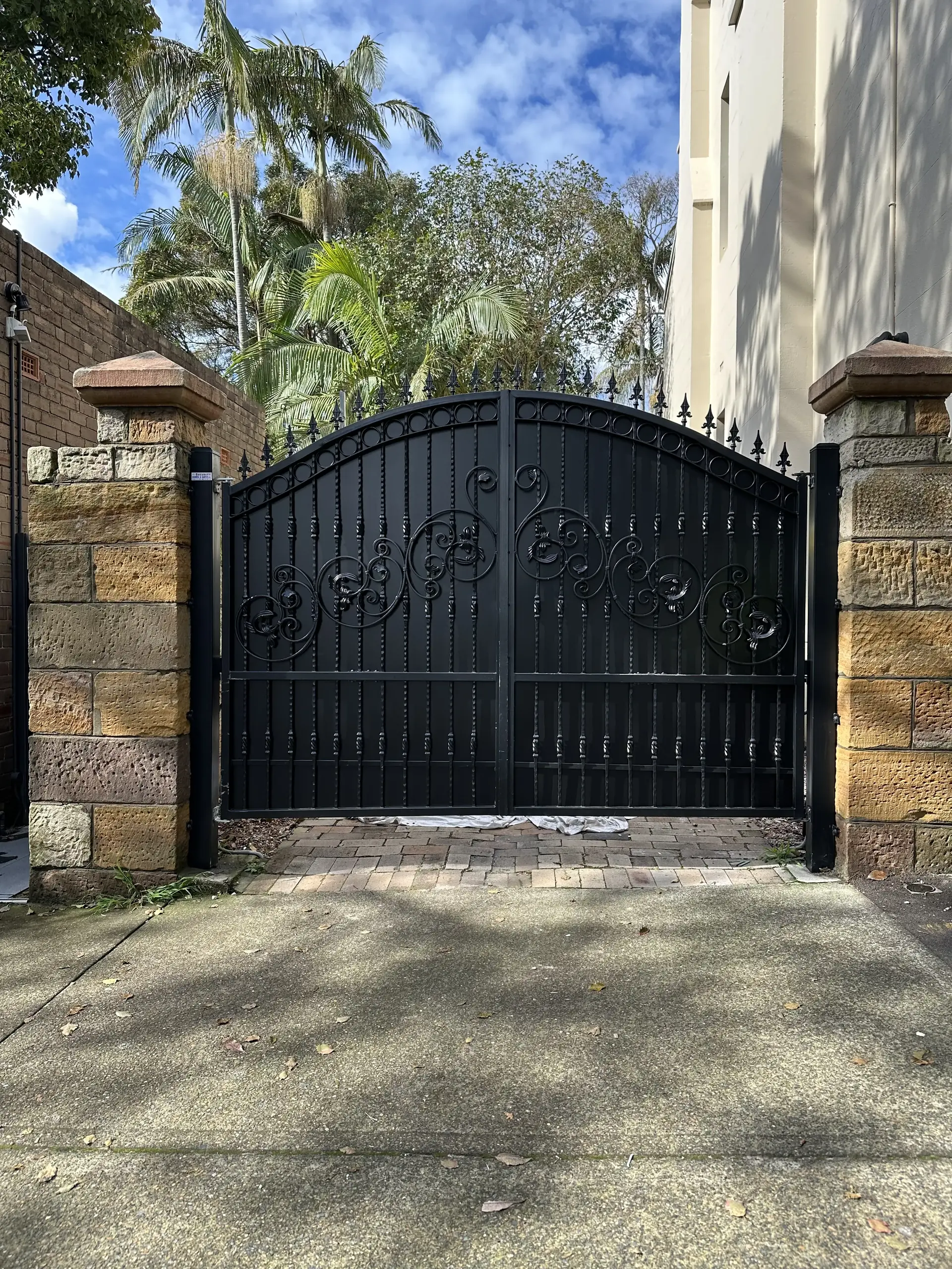 Wrought iron driveway gate in Vaucluse Sydney